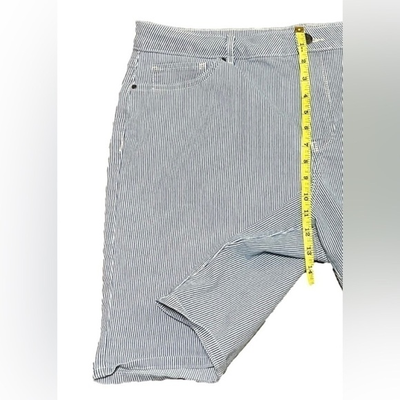 CROFT & Barrow Striped Shorts Women’s (Sz 18) - Picture 8 of 8